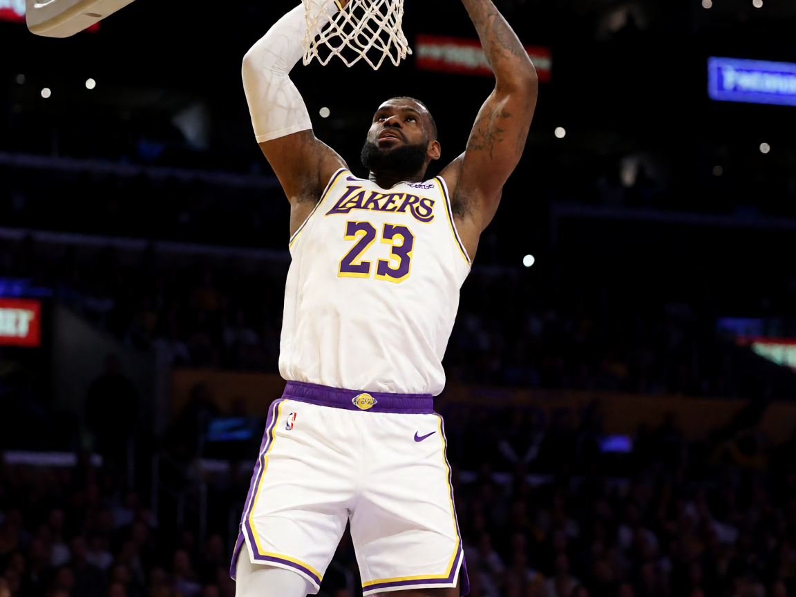 NBA球员扣篮特写